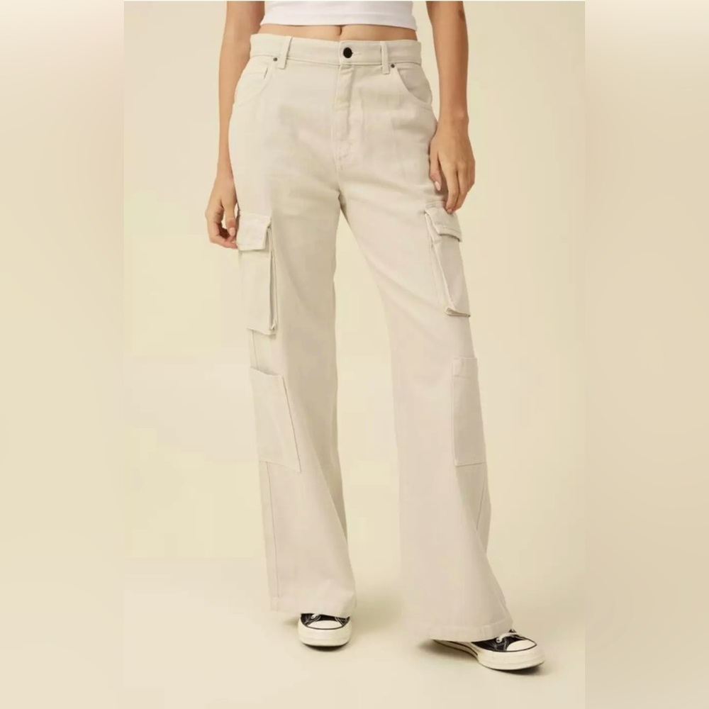 Cotton On Cream Cargo Wide Leg Jeans. Size 4. EUC